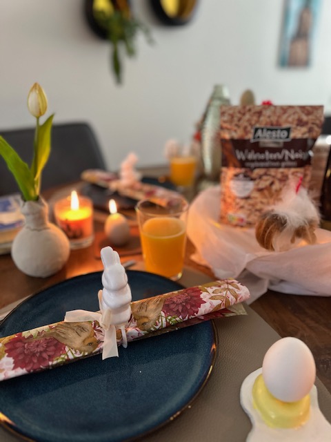 Zo style je een ronde tafel voor Pasen – met een vrolijke DIY centerpiece