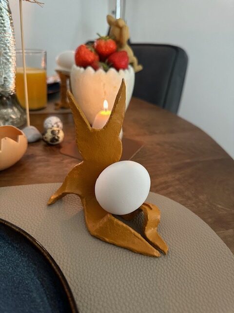 Zo style je een ronde tafel voor Pasen – met een vrolijke DIY centerpiece